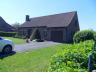 Alleenstaande gelijkvloerse woning met tuin, ruime oprit voor meerdere wagens en garage. Hall, livin
